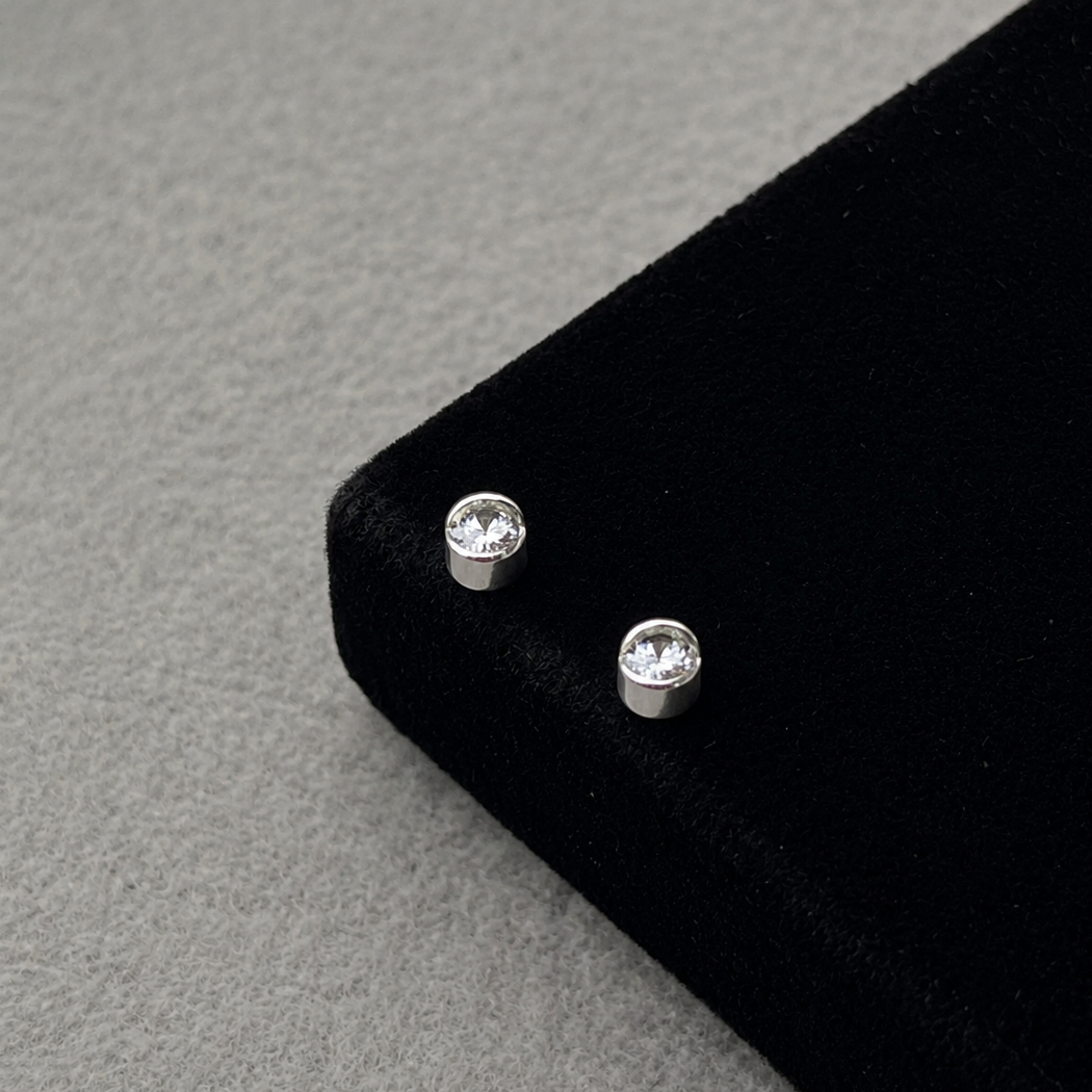 Magnetic Crystal Earing Studs